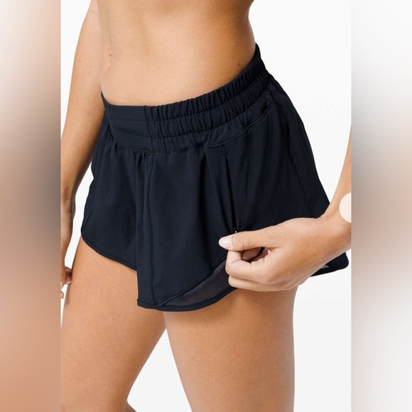 Lululemon Hotty Hot Short II 2.5" in True Navy - Size 14 - Picture 5 of 8